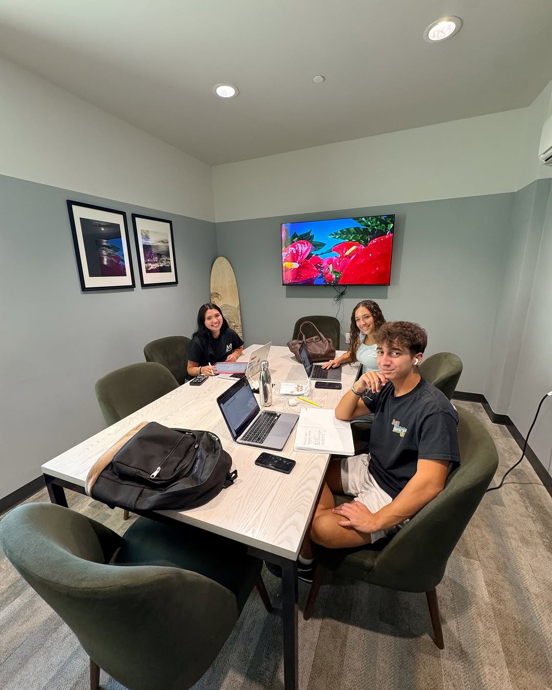 Who's ready for a week off class, full of rest and relaxation? \ud83c\udf41\ud83e\udde1\n\nEnjoy Thanksgiving break Gators and return ready to crush those exams \ud83c\udf42\ud83d\udcda\n\n