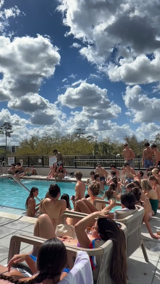 If you're looking for us this weekend\u2026 we're at the NINE31 pool \u2600\ufe0f\ud83c\udf0a\n\n